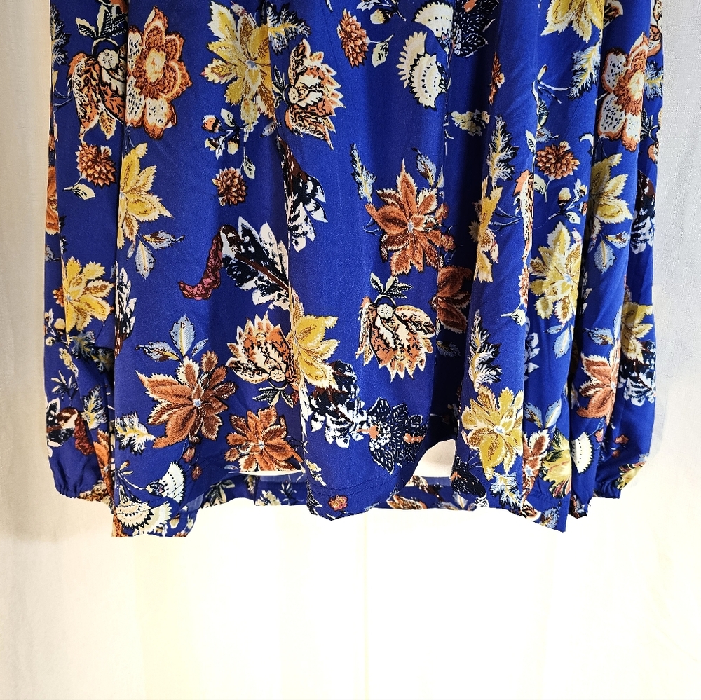 2/$20 Jaquline Design Studio 3X Keyhole Neck Floral Top - Picture 7 of 7